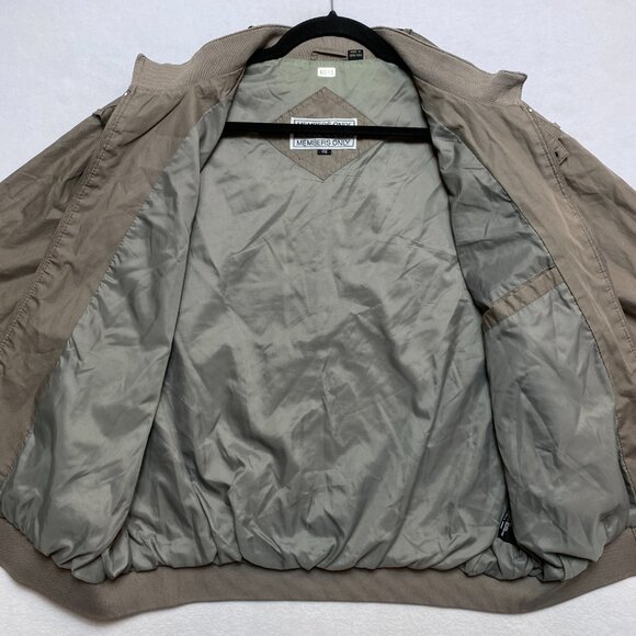VINTAGE Members Only Bomber Jacket Mens 46 Tan Full Zip Windbreaker 80s Epaulets - Picture 9 of 16